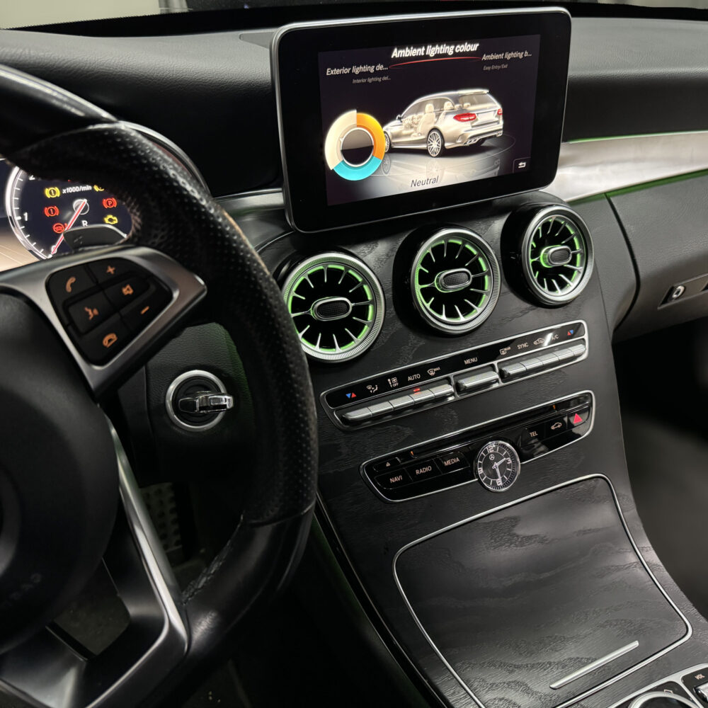Mercedes central console airvents green picture