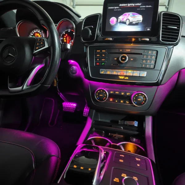 Mercedes led konversija įjungtas ambient apšvietimas