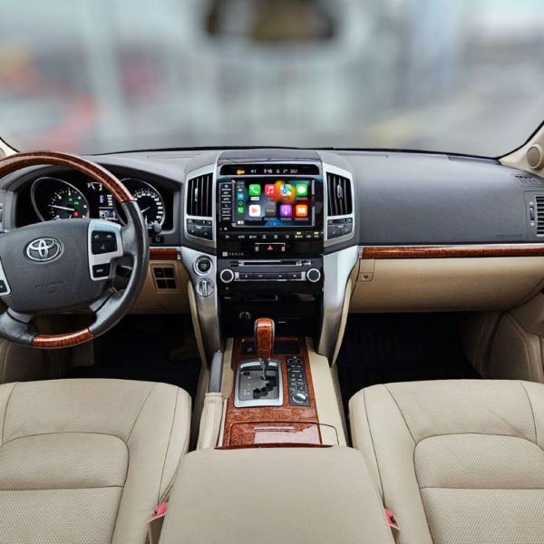 Toyota Land Cruiser su Apple Carplay funkcija nekeičiant originalaus multimedijos ekrano
