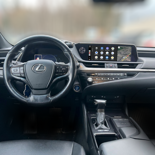Lexus ES with android auto function on the original multimedia display. Multimedia with apps and navigation