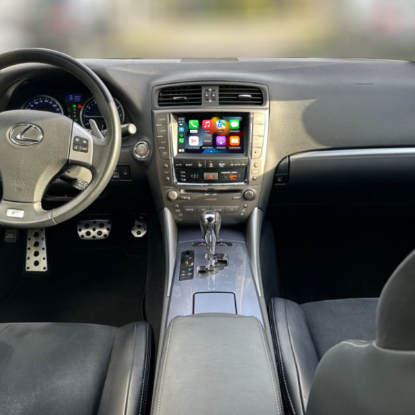 Lexus IS automobilyje sumontuotas modulis, kuris palaiko Apple Carplay ir Android Auto funkcijas originaliame multimedijos ekrane.