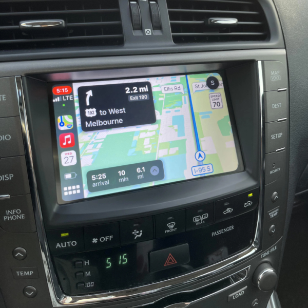 Telefono susiejimas su Lexus multimedijos moduliu palaikančiu Apple Carplay Android Auto ir navigacijos rodymas originaliame ekrane