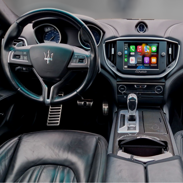 Maserati Ghibli 2012-2016 metų automobilyje integruotas Apple Carplay ir Android Auto modulis suteikiantis išmanias funkcijas