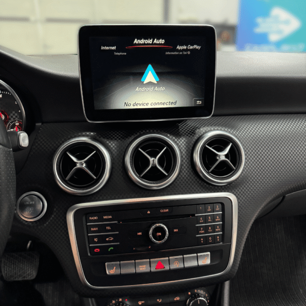Aktyvuotas Android Auto veikimas Mercedes automobilyje.